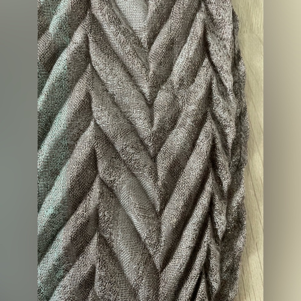 Metallic Knit Scarf - Picture 5 of 9